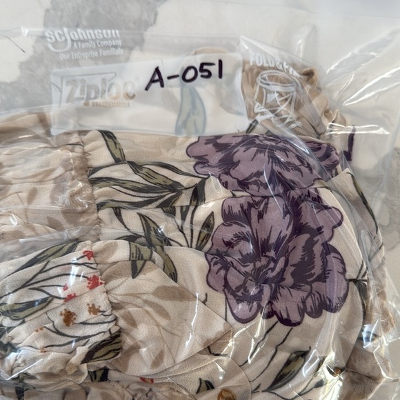 ASTR the‎ Label Women’s Rhonda Cream Floral Print Long Sleeve Blouse Medium EUC - Picture 16 of 16